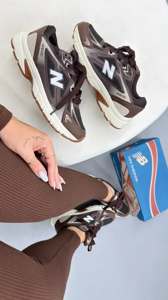 New Balance Marrón