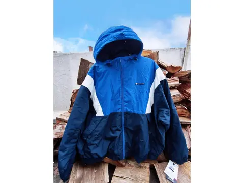 Campera Champions resistente al agua y el viento