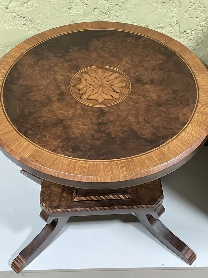 Mesa estilo art deco