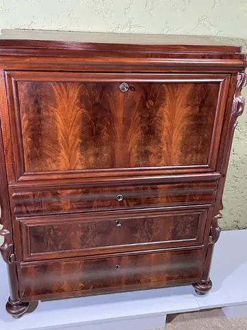 Mueble de caoba restaurado