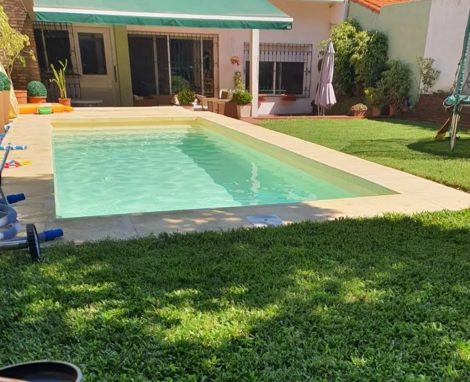Piscina 8 × 3 m – Instalación completa