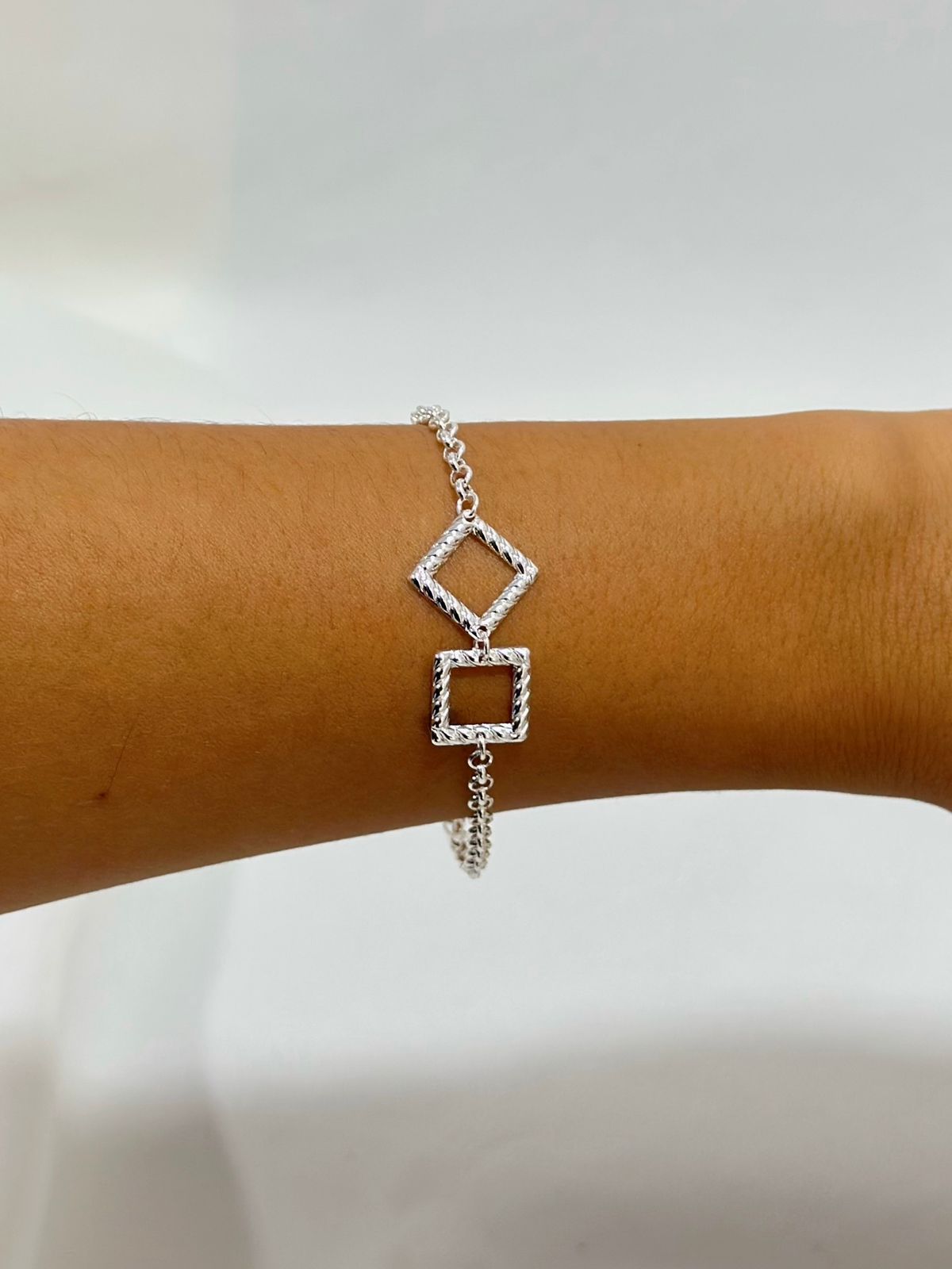 Pulsera Structure