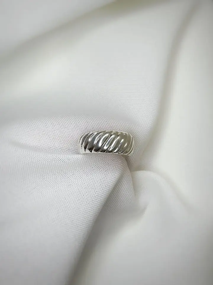 Anillo Dominant