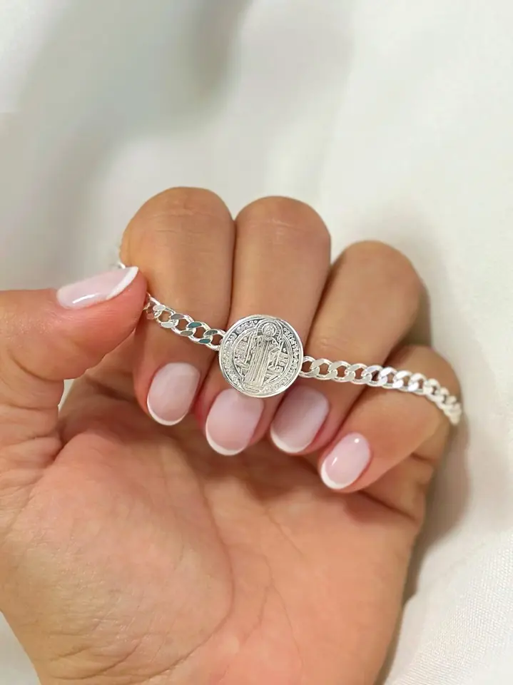 Pulsera con dije de San Benito