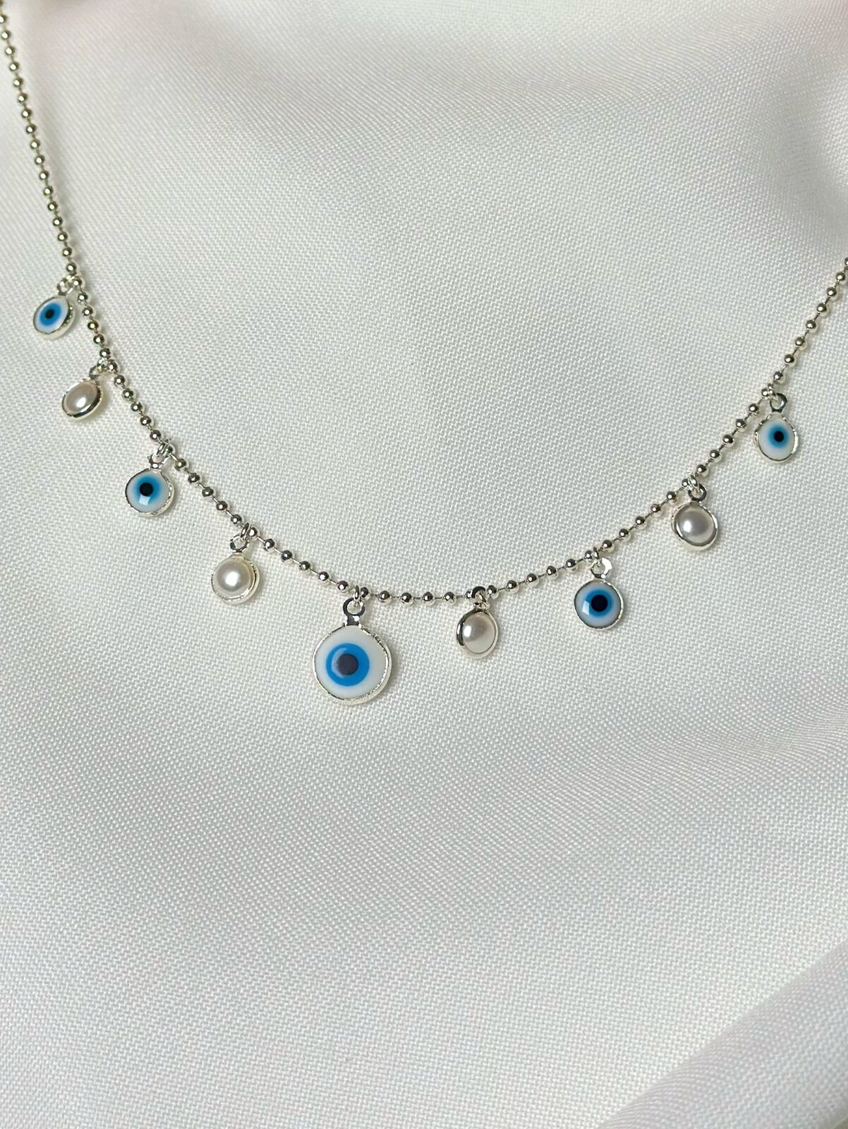 Collar mini esferas con dijes de ojo turco
