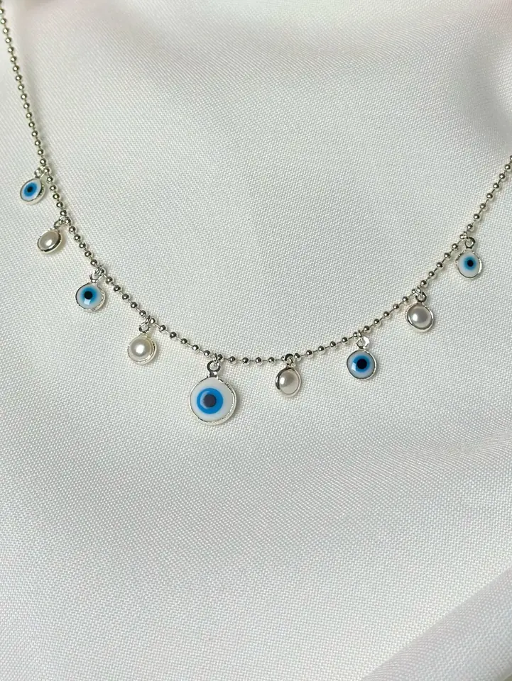 Collar mini esferas con dijes de ojo turco