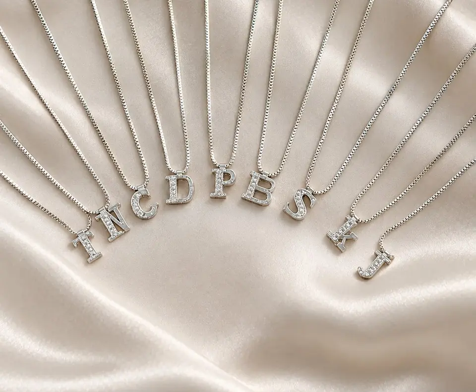 Collar de letra mini