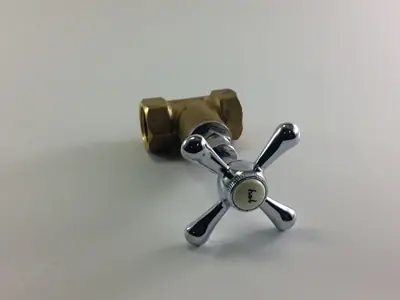 Llave de paso bronce 1/2 volante cruz cromado.