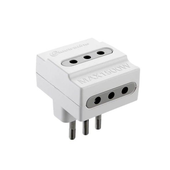 Adaptador con ficha 3 en línea y 3 tomas 2P+T
