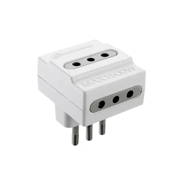 Adaptador con ficha 3 en línea y 3 tomas 2P+T