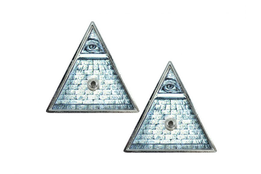 PORTA SAHUMERIOS PIRAMIDE CON OJO METAL PLATA