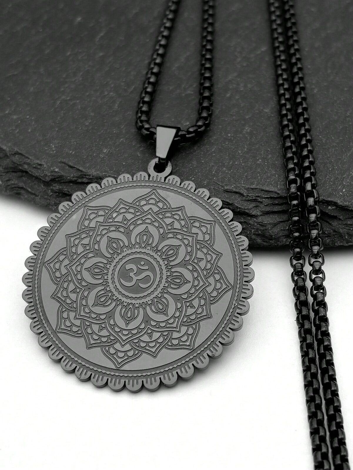 COLLAR CON COLGANTE FLOR DE LOTO