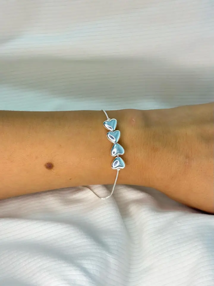 Pulseira quatro corações