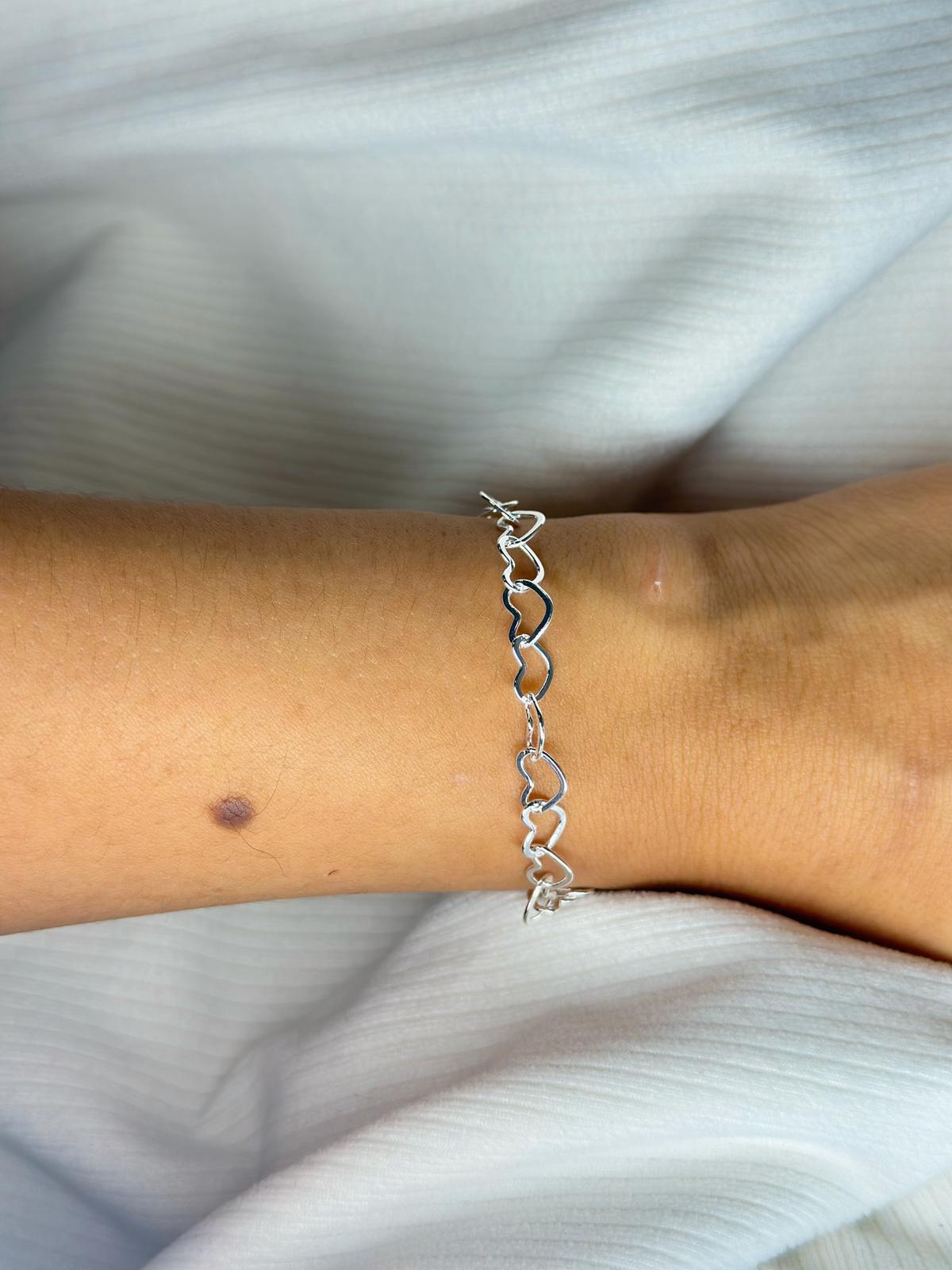 Pulseira corações – amor em cada elo