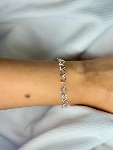 Pulseira corações – amor em cada elo