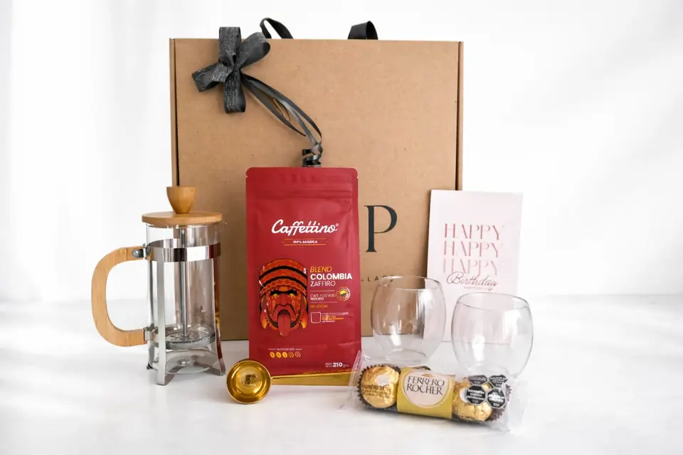 Gift Box Café Gourmet con Prensa Francesa, Chocolates Ferrero y Tazas – Regalo Premium