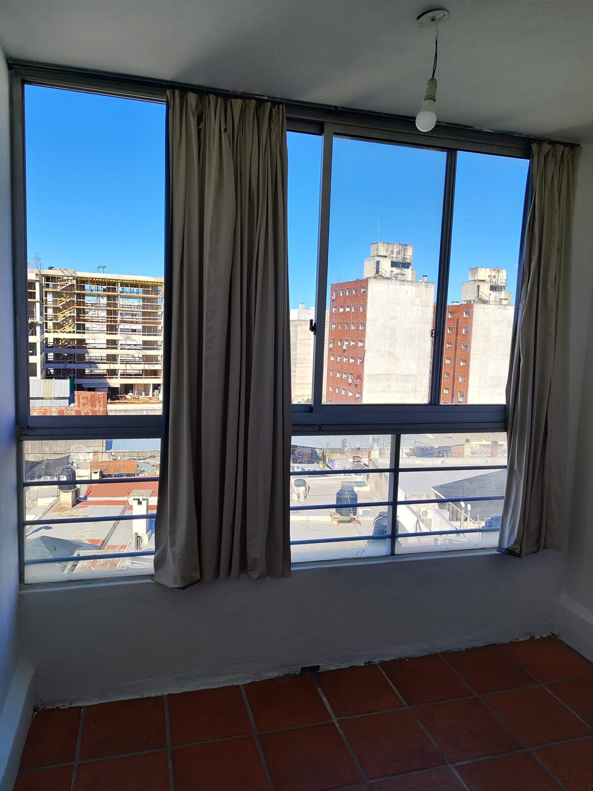 Un dormitorio al frente | Cordón Sur