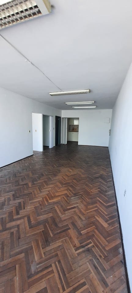 Venta o permuta de amplia oficina en Cerrito