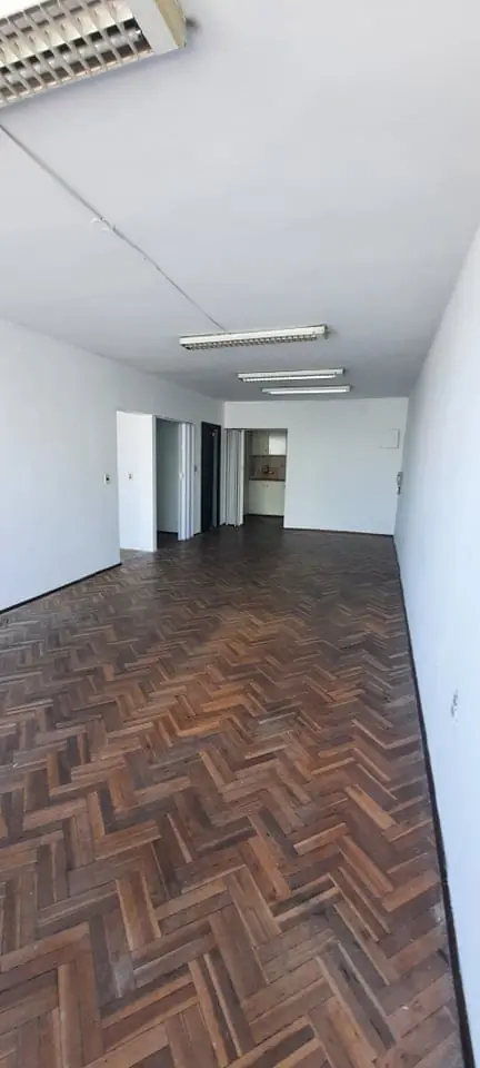 Venta o permuta de amplia oficina en Cerrito