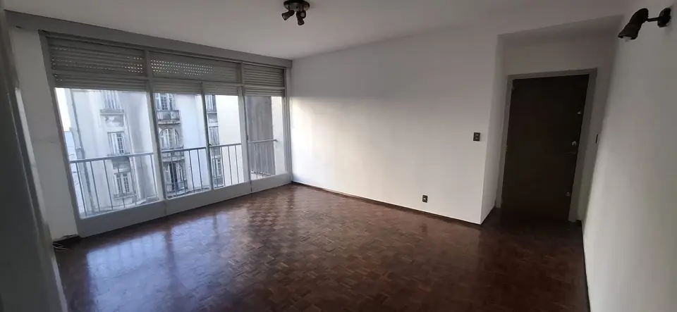 Amplitud y luminosidad en el Centro: apartamento de 3 dormitorios con gran potencial