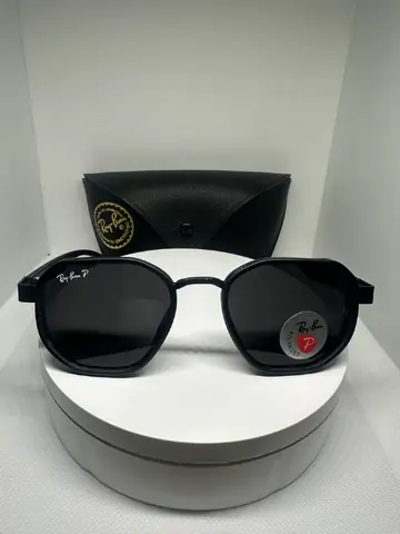 RB Ferrari negro