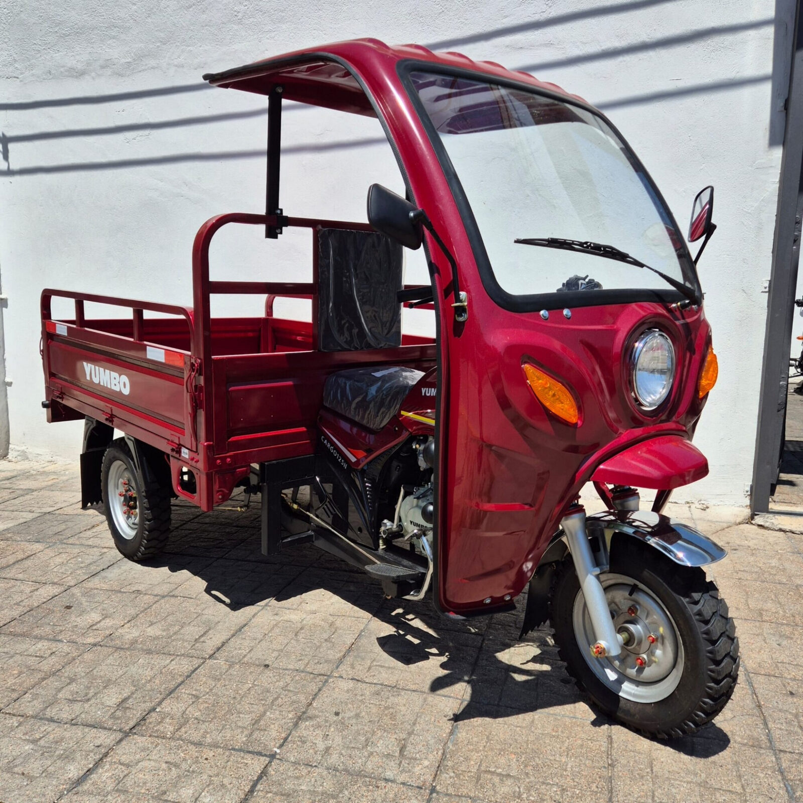 Yumbo Cargo 125 II