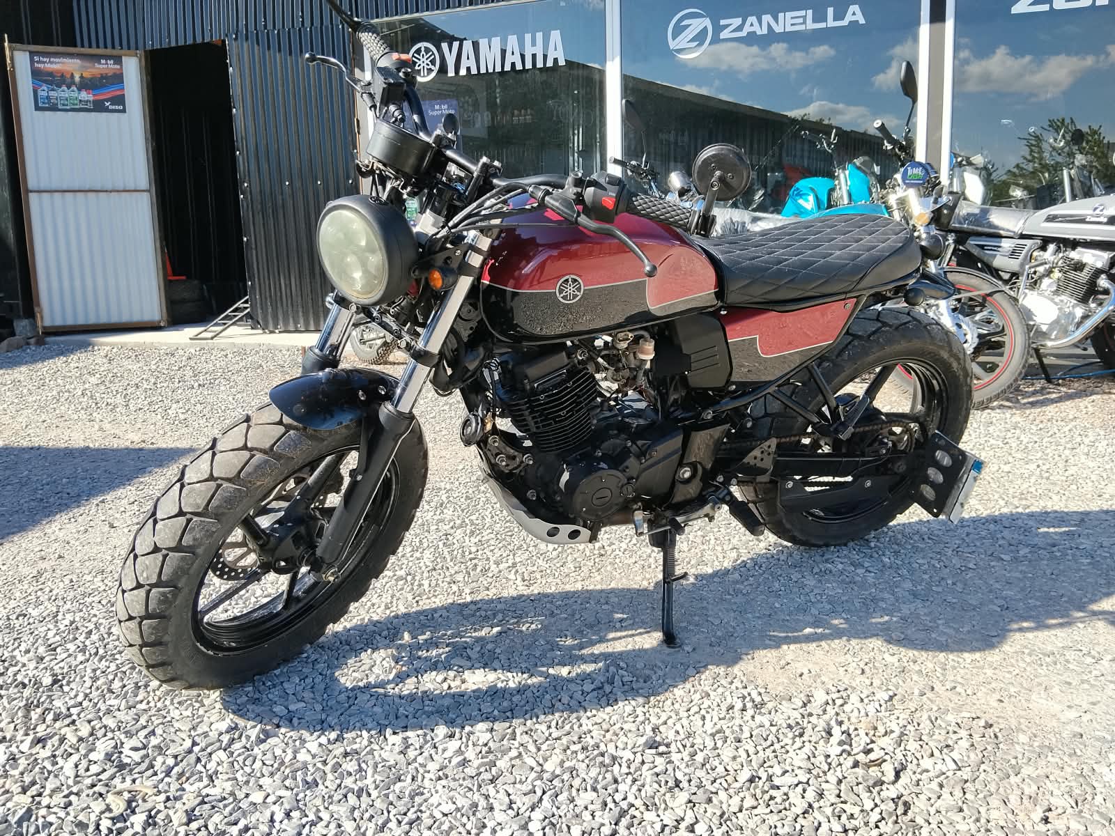Yamaha Brat Style FZ16