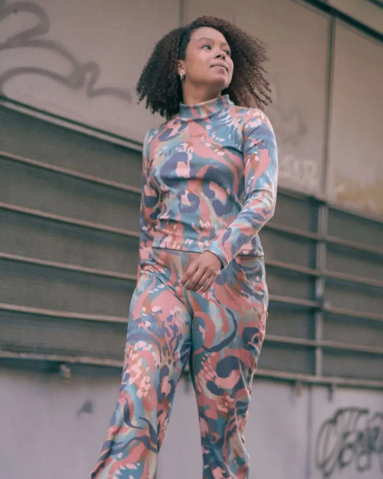 Polera Canela estampa manchas tierra