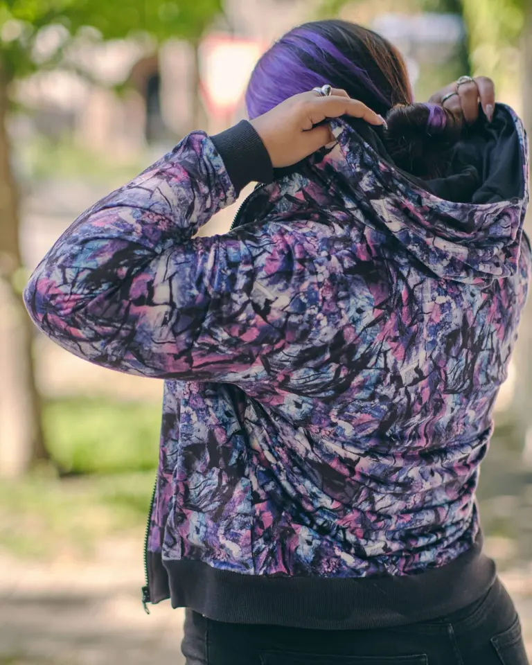 Campera Venus estampa geometrica violeta