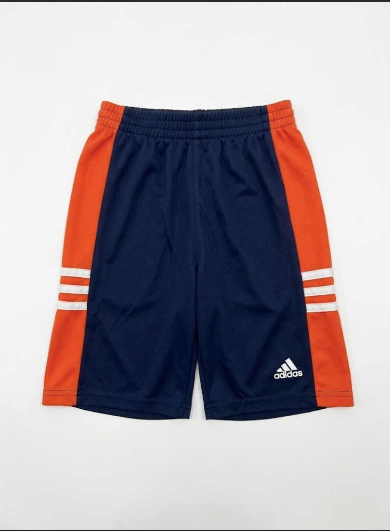 Short ADIDAS talle 24