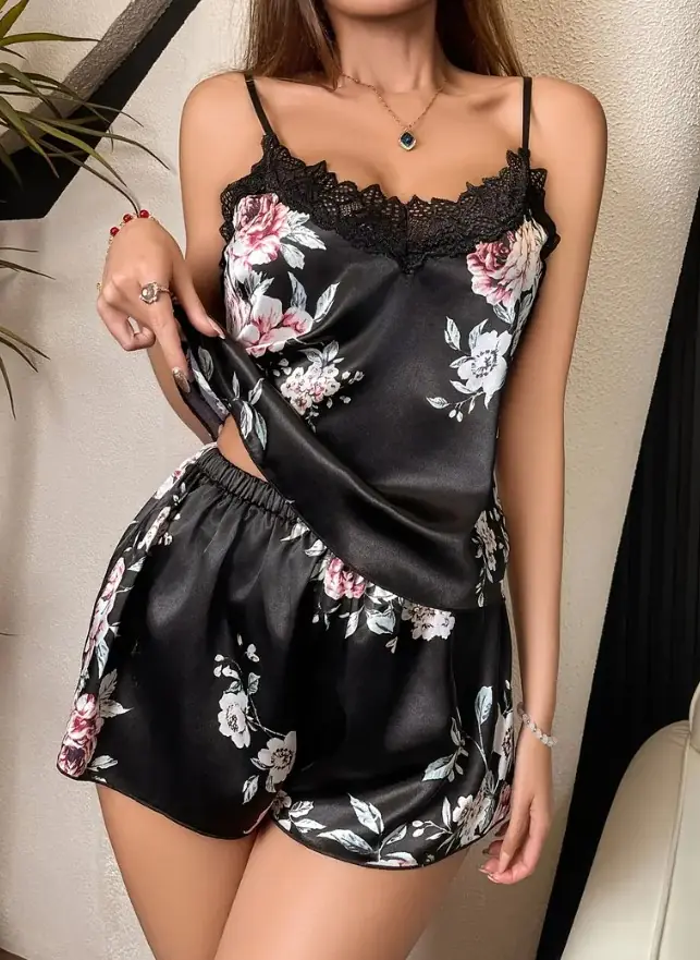 Pijama Satén Negro con Flores