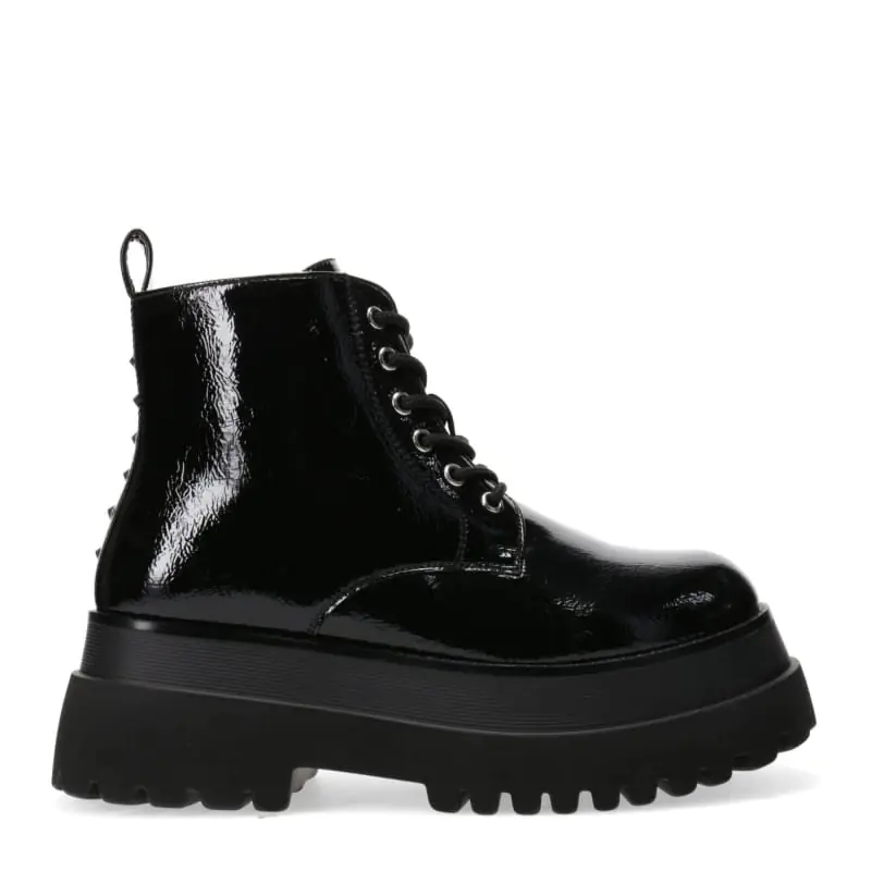 Bota Miss Carol Cairo acordonada con tachas