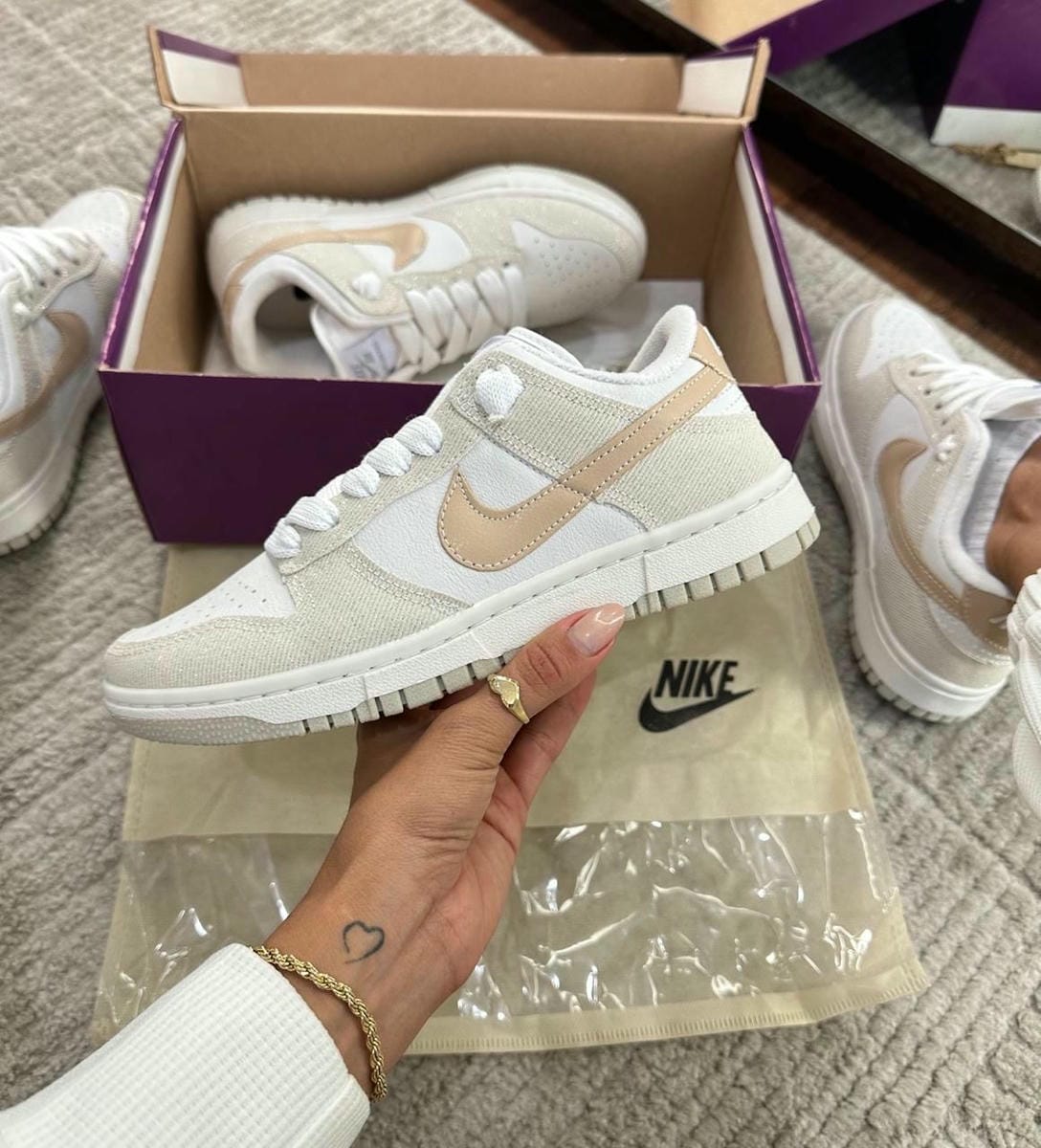 Dunk Low - Nike Faint Yellow