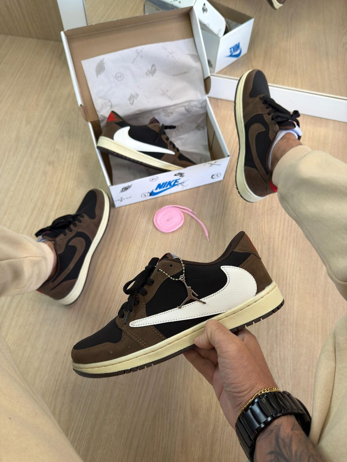 Air Jordan x Traviss - Brown