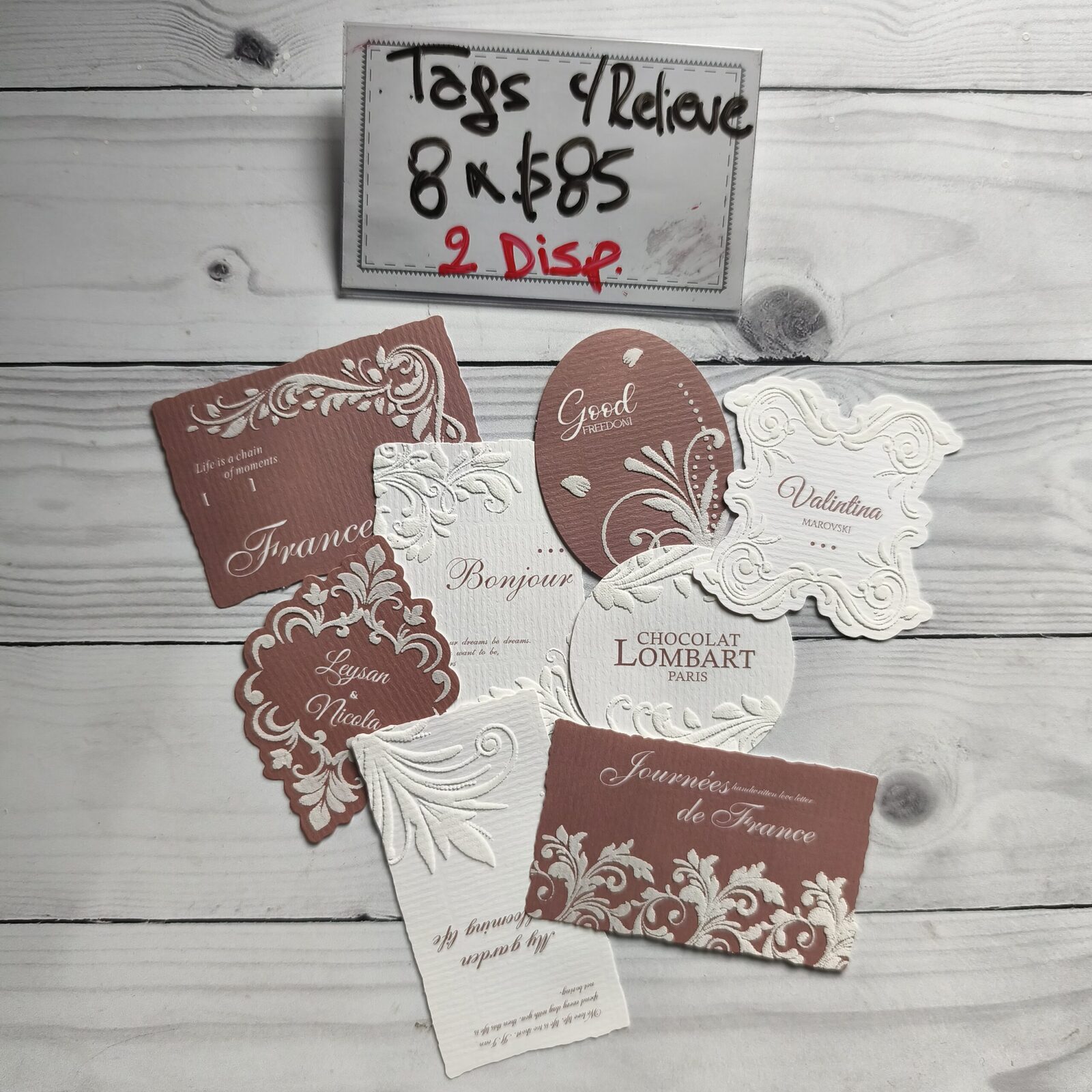 Tags c/relieve marron y beige