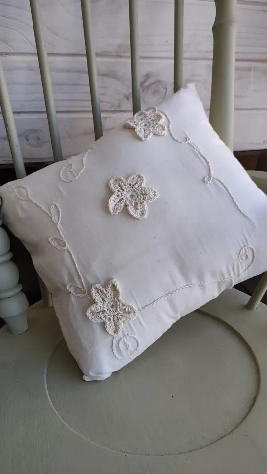 ALMOHADON BORDADO