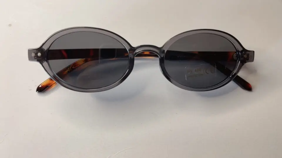 LENTES DE SOL GRIS
