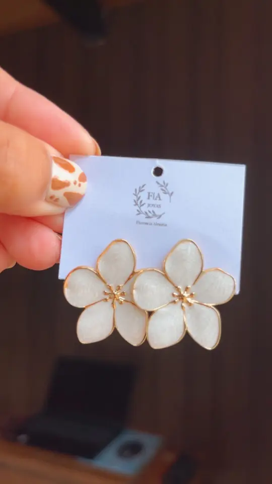 CARAVANAS DORADAS  FLOR BLANCA