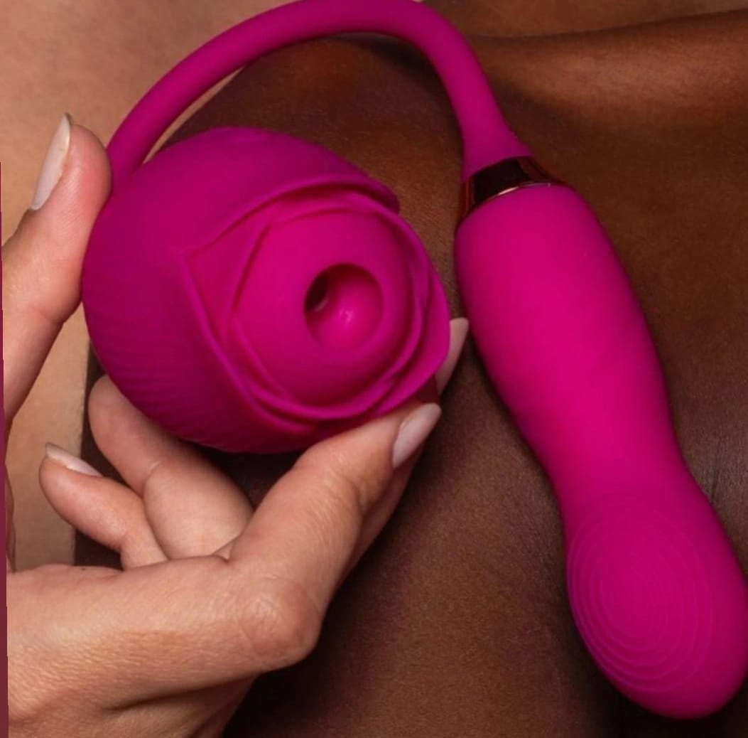 Rose 2 en 1 — Succionador + Vibrador Insertable de Doble Motor | 19,5 × 11 × 3,3 cm | ✦ PRIVÉ