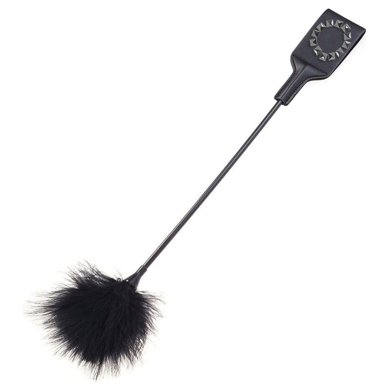 PomPom — Fusta Sensual de Impacto con Plumas | 56 × 8 cm