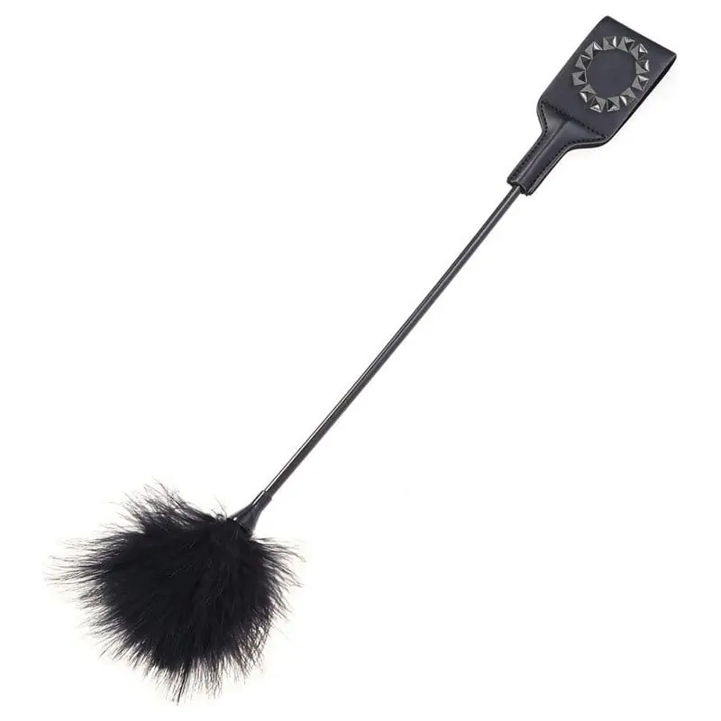 PomPom — Fusta Sensual de Impacto con Plumas | 56 × 8 cm