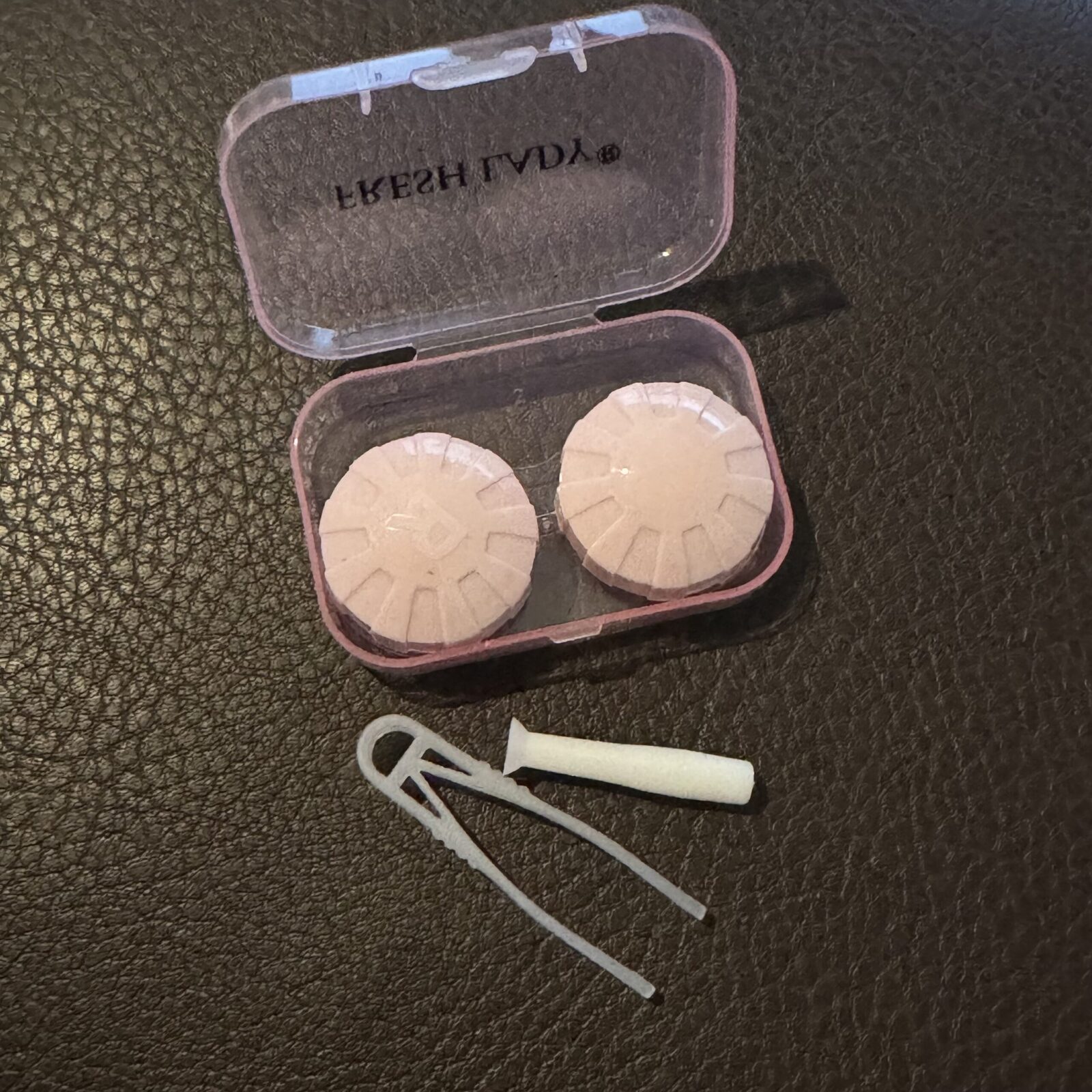 Estuche + pinza + aplicador