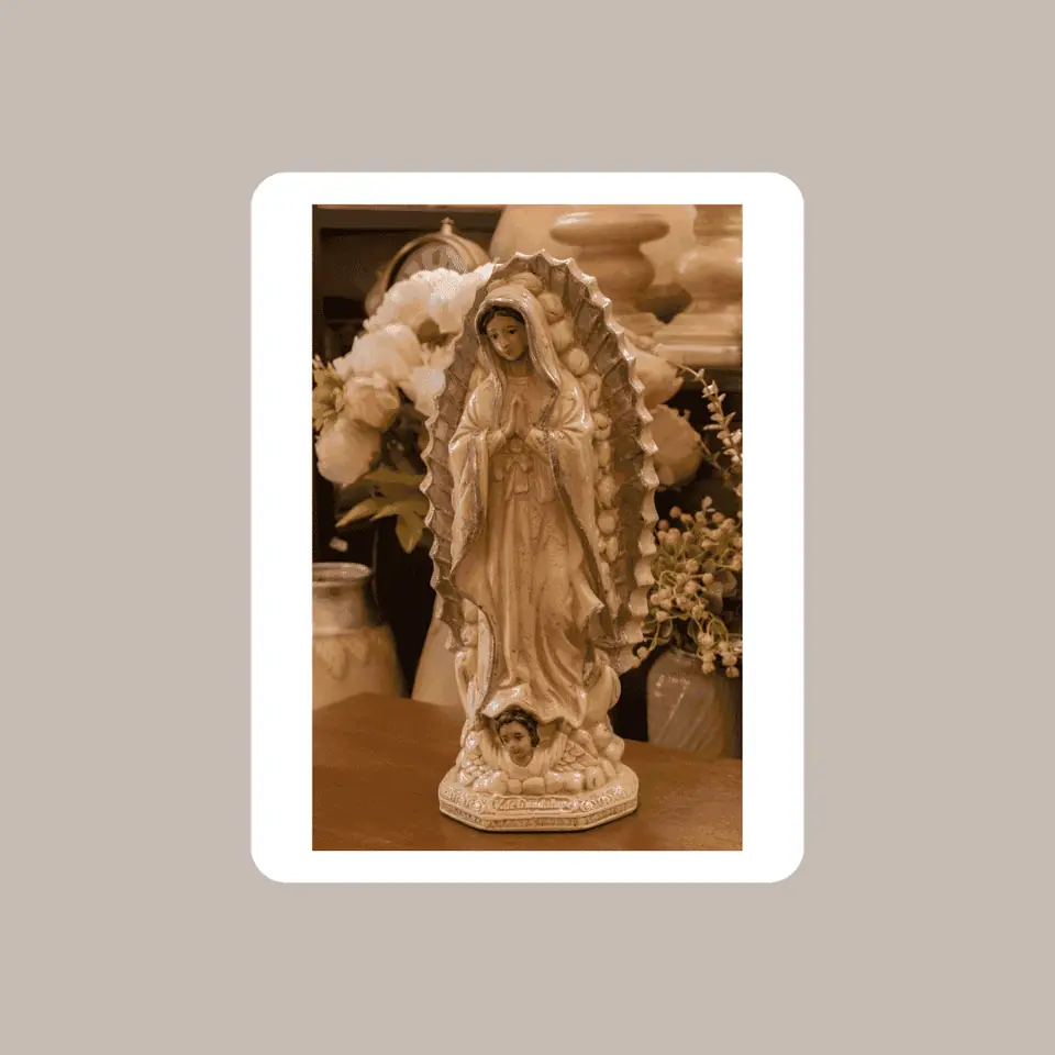 Virgen De Guadalupe Beige