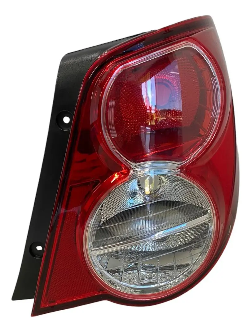 Luz trasera lado derecho  para sedán Sonic 2012-2014