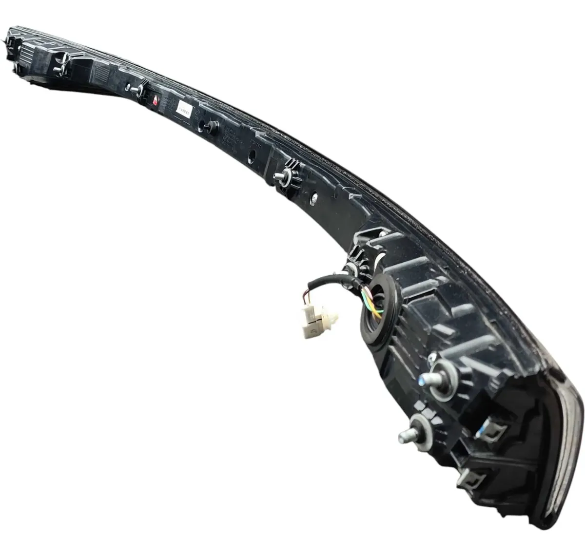 Piloto trasero de portón BYD Dolphin GS 2024-2025 con detalle