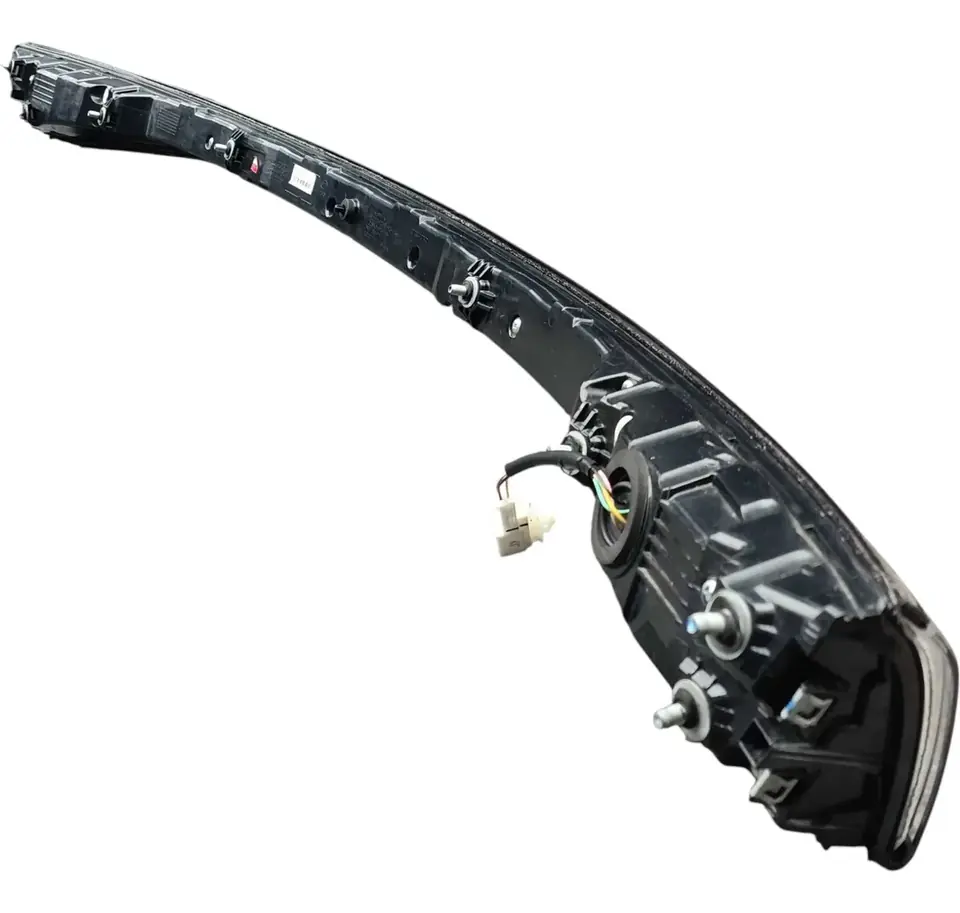 Piloto trasero de portón BYD Dolphin GS 2024-2025 con detalle