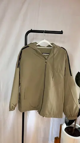 Campera Deportiva CAPITONEADA
