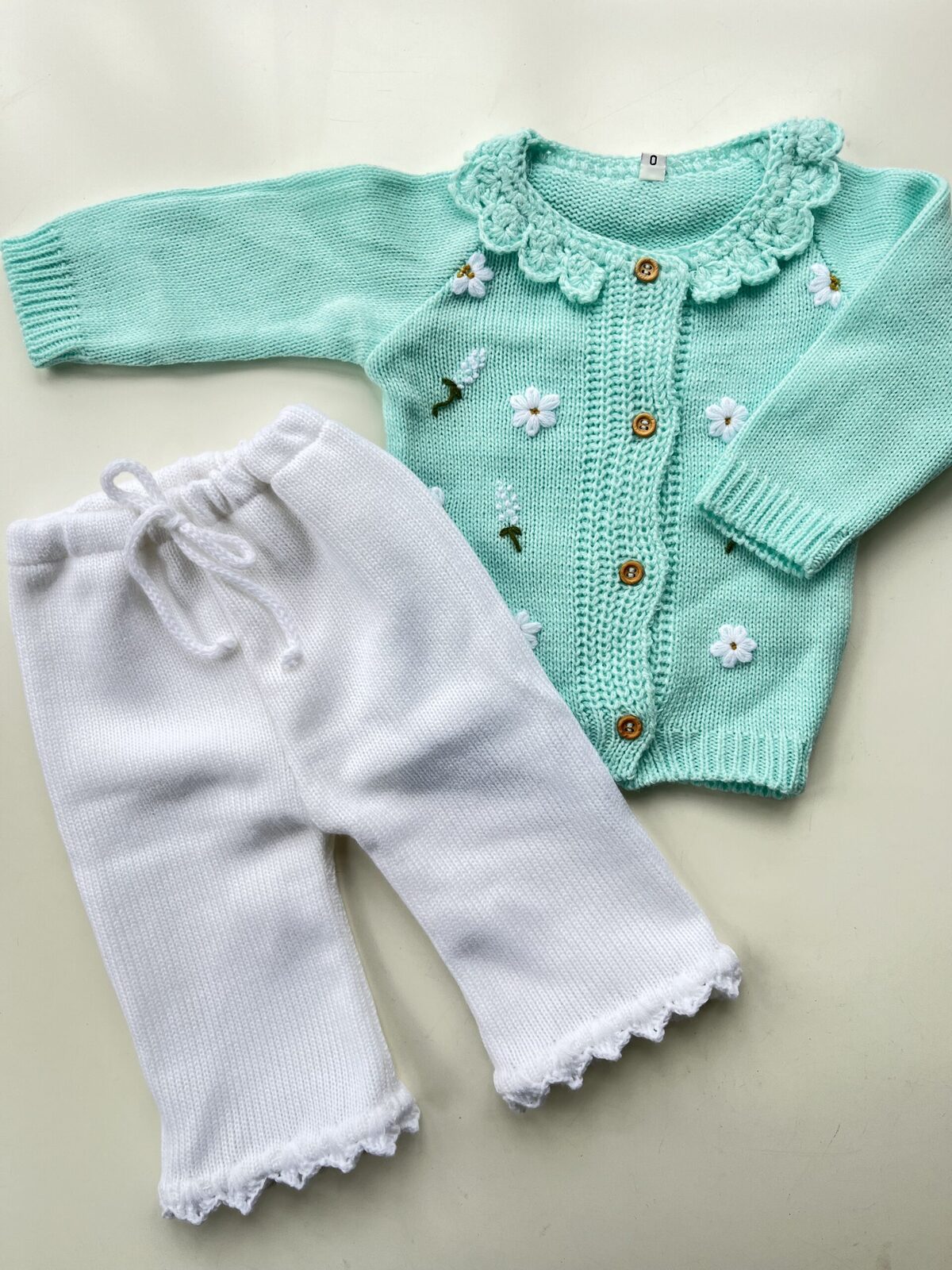 Conjunto tejido saquito y pantalón