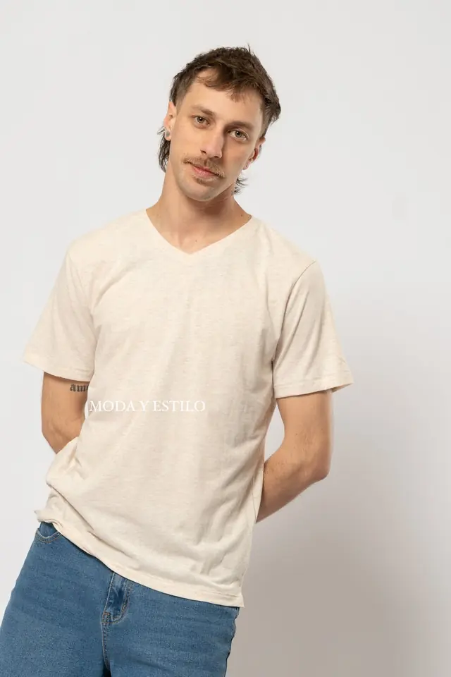Remera Básica escote V
