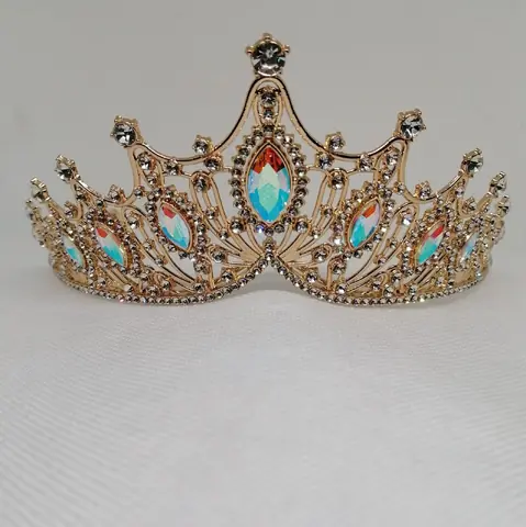 Corona dorada, strass tornasolado
